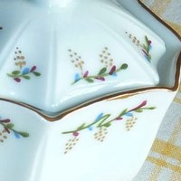 Porcelaine peinte à la main