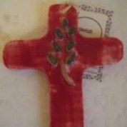 Croix en terre cuite